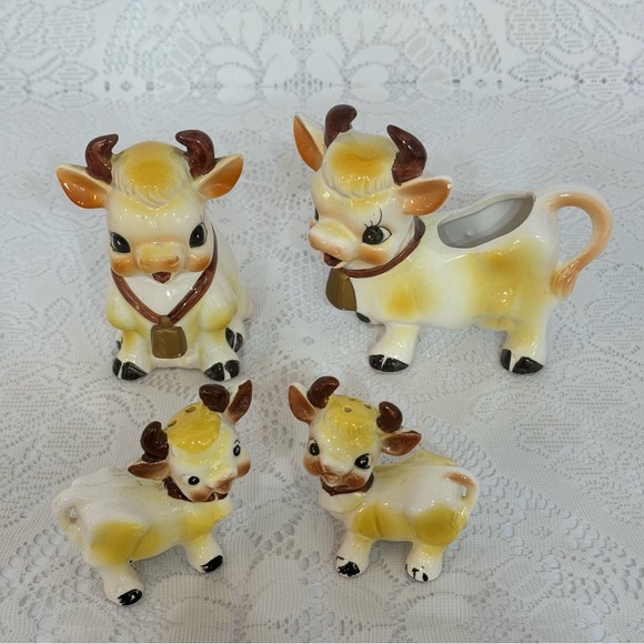 Anthropomorphic Cow Set of 4 Vintage Ceramic Sugar Creamer Salt & Pepper Japan - Picture 2 of 6